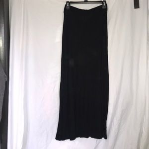 Black flow maxi skirt